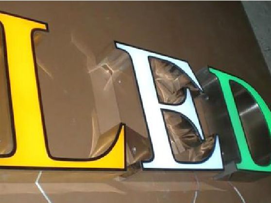 桐柏介绍LED招牌的基础知识。